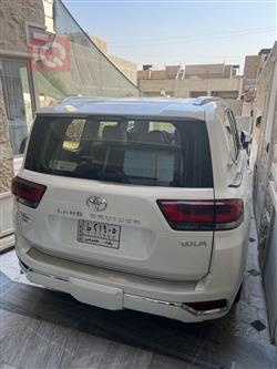 تۆیۆتا لاند کروزەر